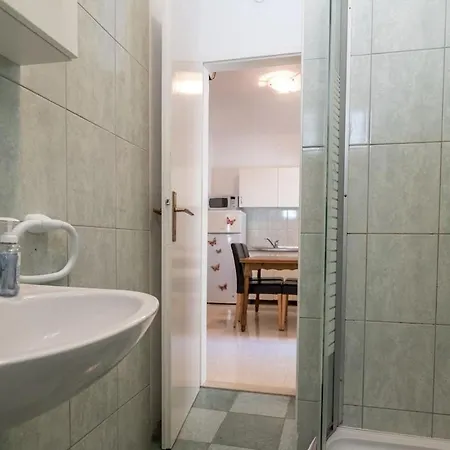 1 Apartament *